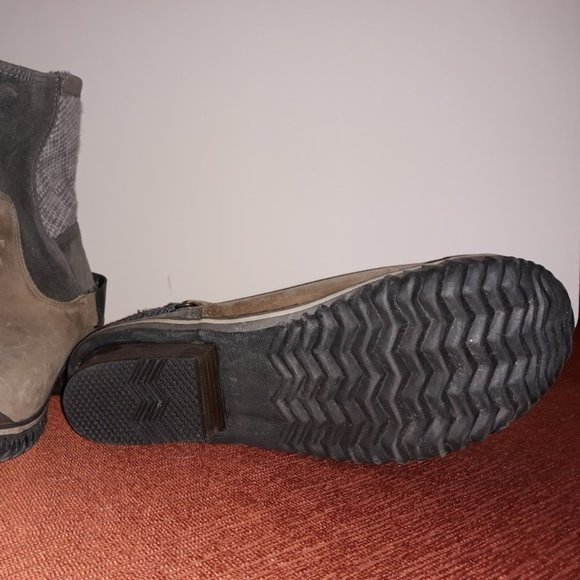 Genuine Sorel Taupe Suede and Tweed Short Boots - Picture 3 of 4